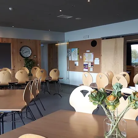 Domein Aan De Plas Hostel